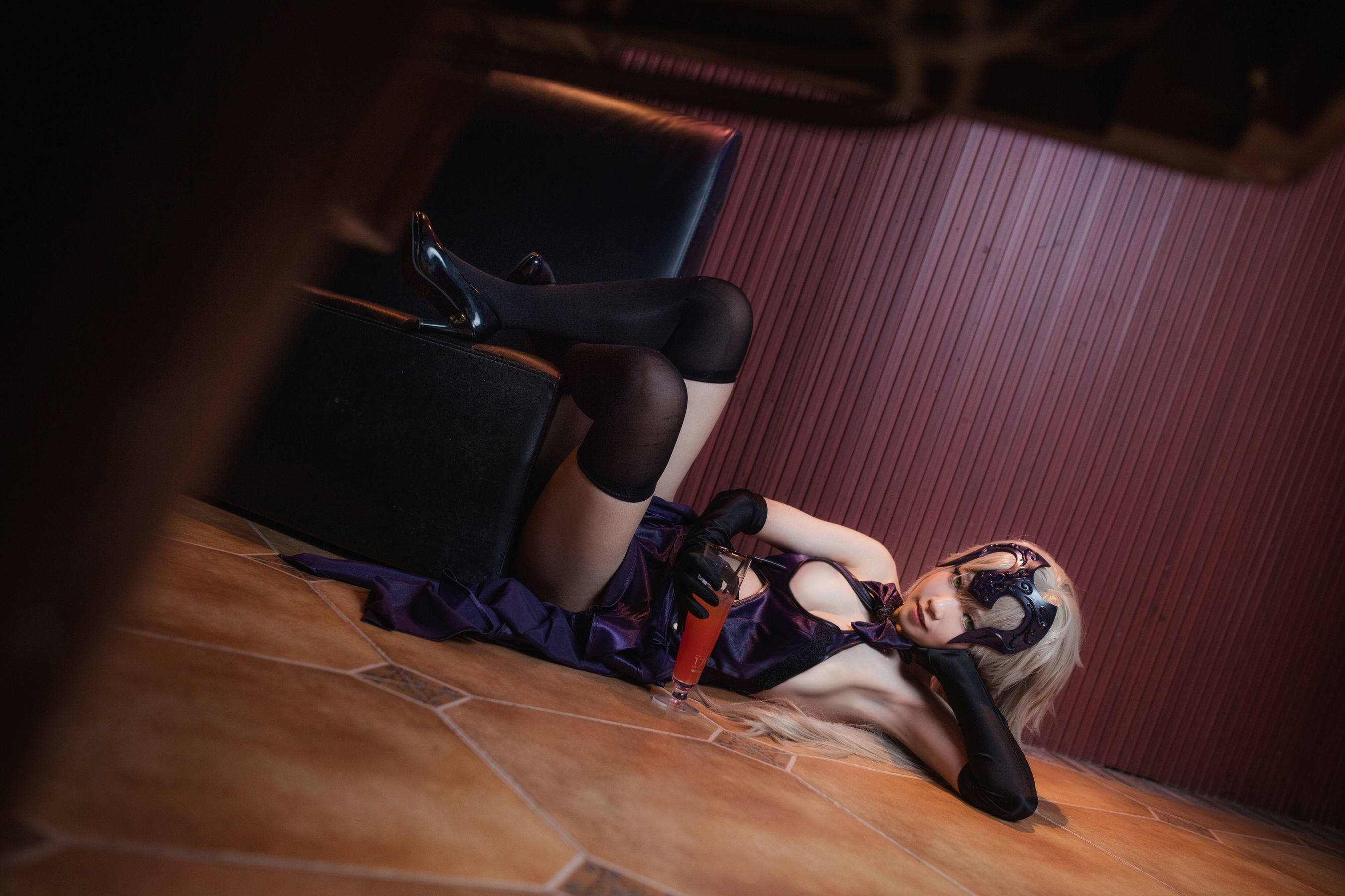 [网红COSER] 肉宅 – 聖夜の晚餐 写真集