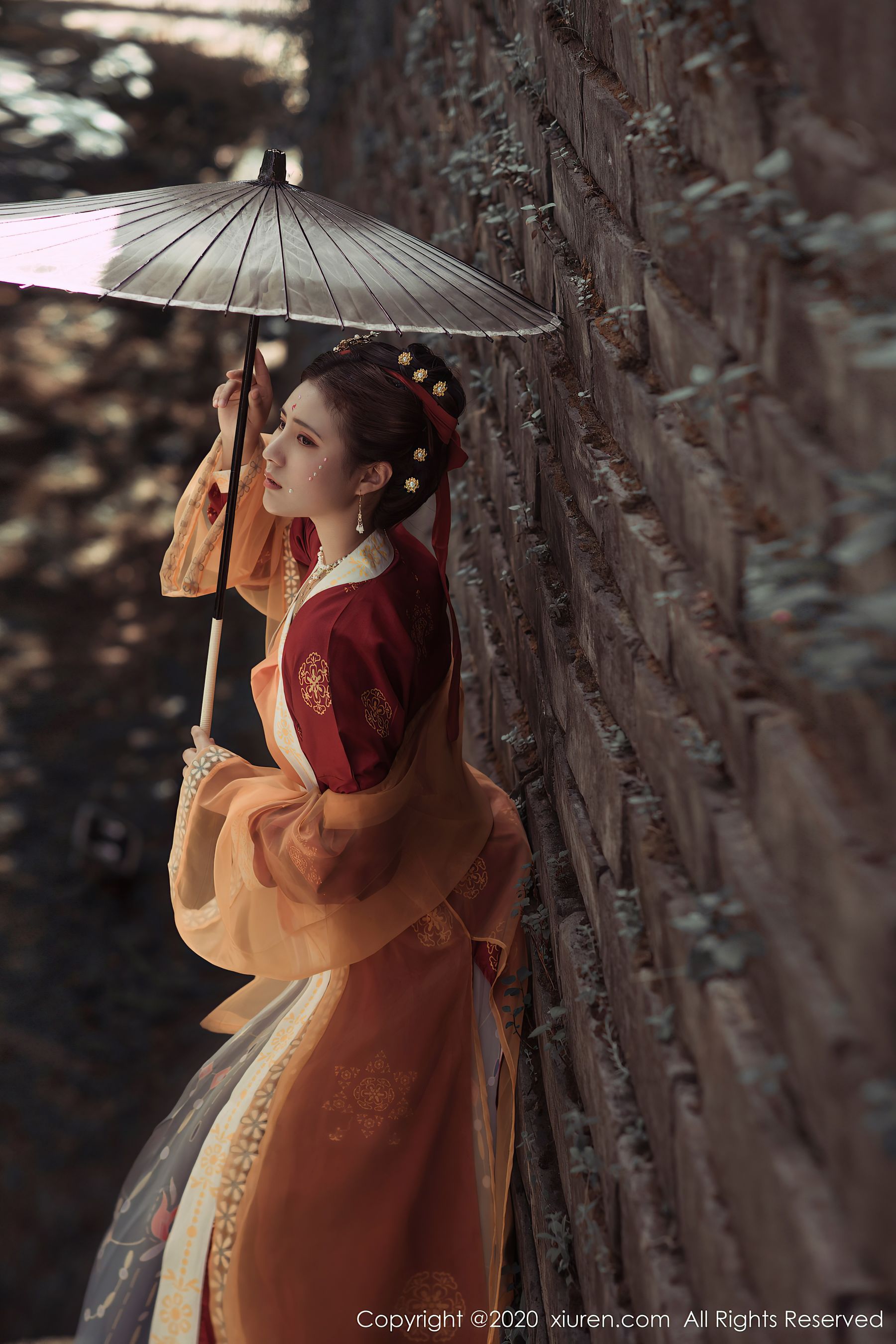 美模@久久Aimee云南旅拍第一弹，一个俏皮灵动生理发育过于超前的软妹，乳房浑圆腰身纤细，其中包括大理古城宋制汉服预告片，全身油压SAP水嫩皮肤和五星级酒店高级女仆深层次服务